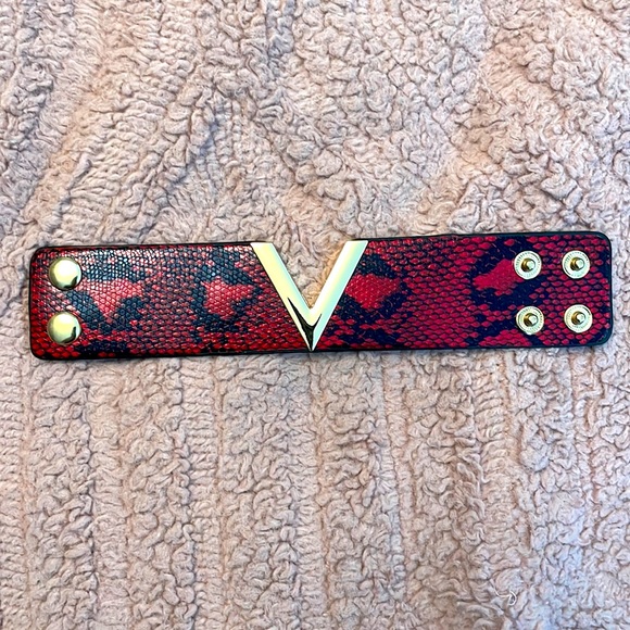 Red and Black V Snake-print Leather Cuff Bracelet - Picture 2 of 4